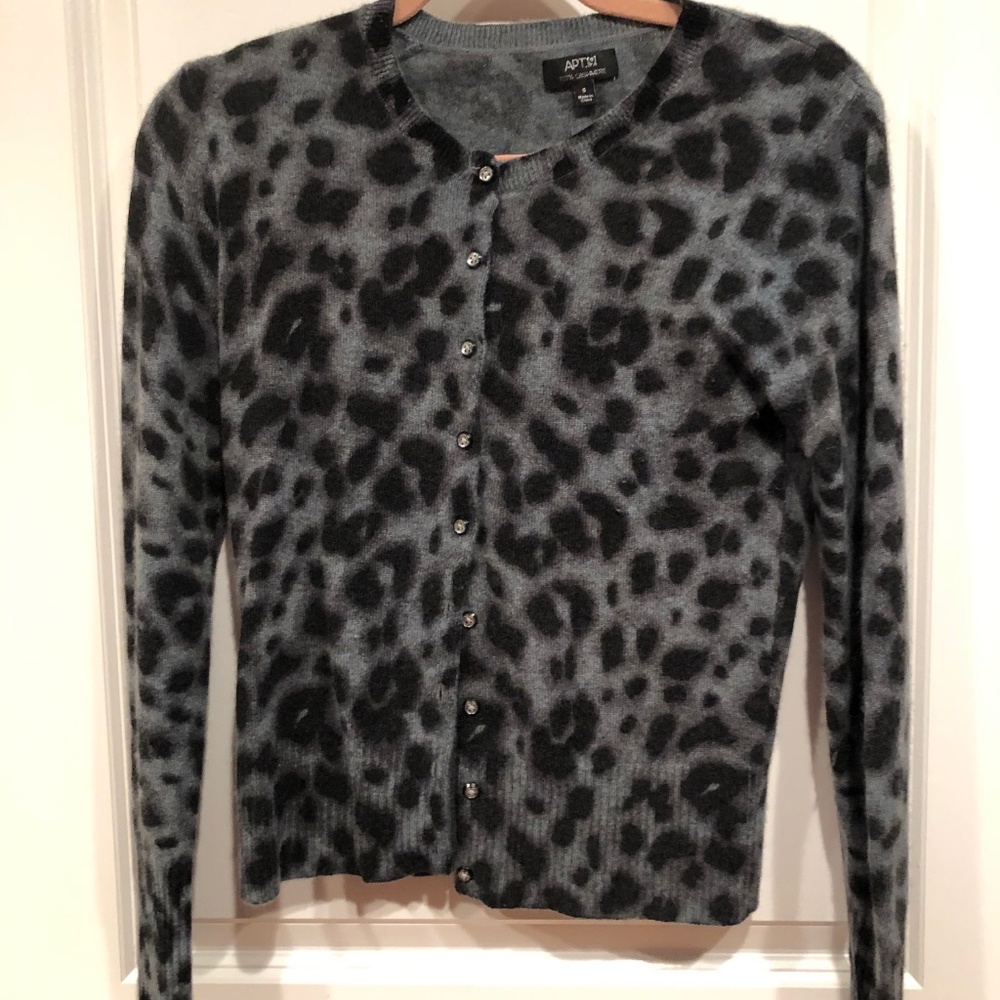 Black & gray leopard print small cashmere sweater